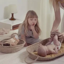 Olli Ella Dinkum Doll Poppenmandje Nyla -speelgarages, auto's & voertuigen Winkel olli ella poppen verschoonmandje nyla ilovespeelgoed21